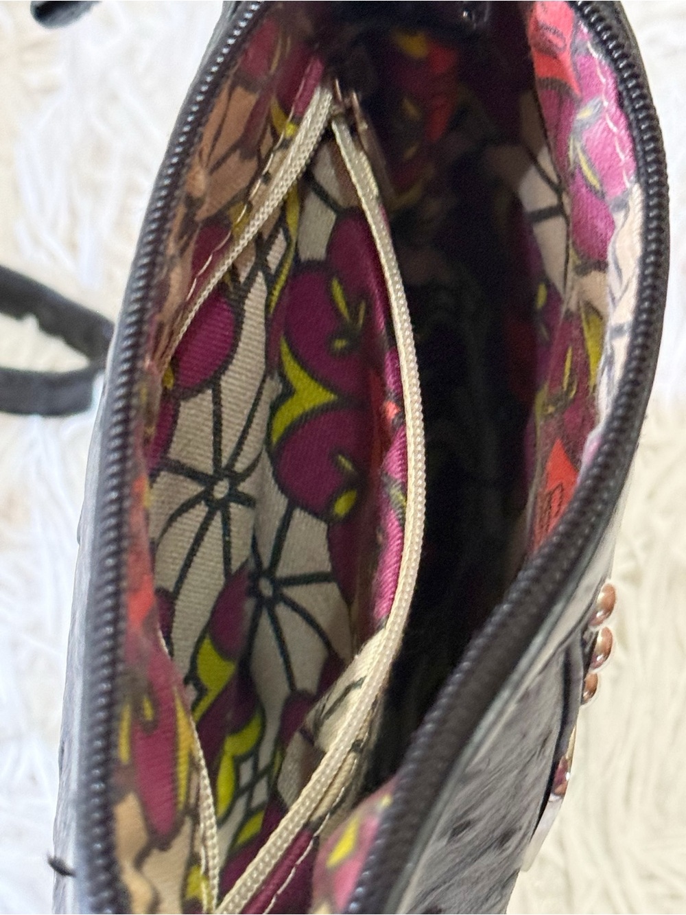 Guess Leather Crossbody  Purse Floral Print Interior with Silver Logo Plaque - Picture 8 of 15